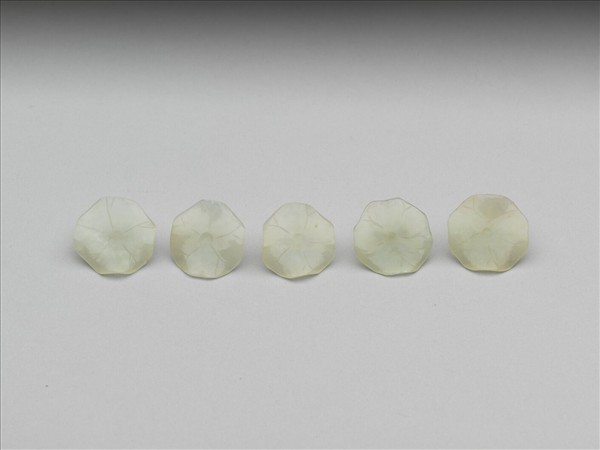 玉鈕扣（五枚）