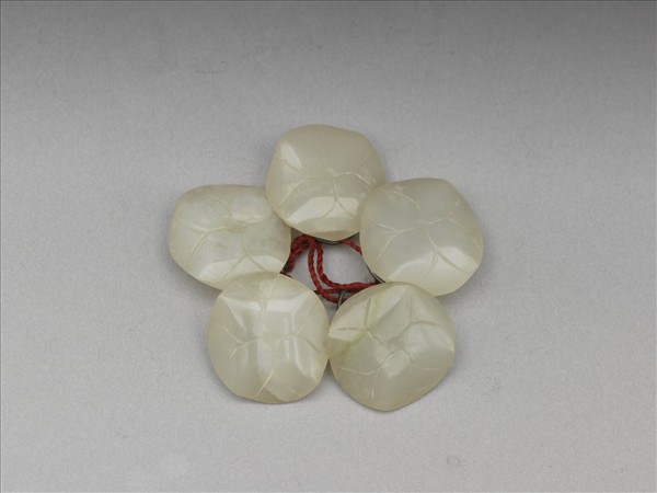 玉鈕扣（五枚）