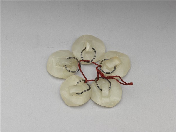 玉鈕扣（五枚）