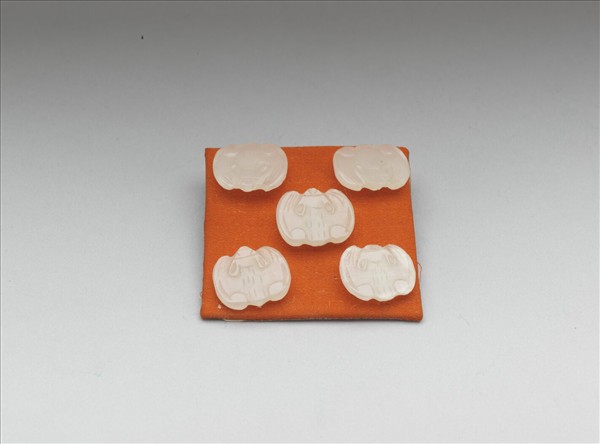 玉鈕扣（五枚）