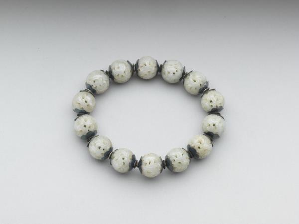 玉鏤空卷草紋手串