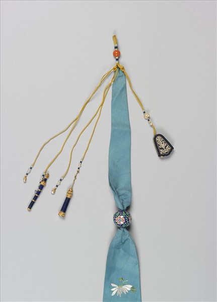 青綢彩繡花蝶綵帨