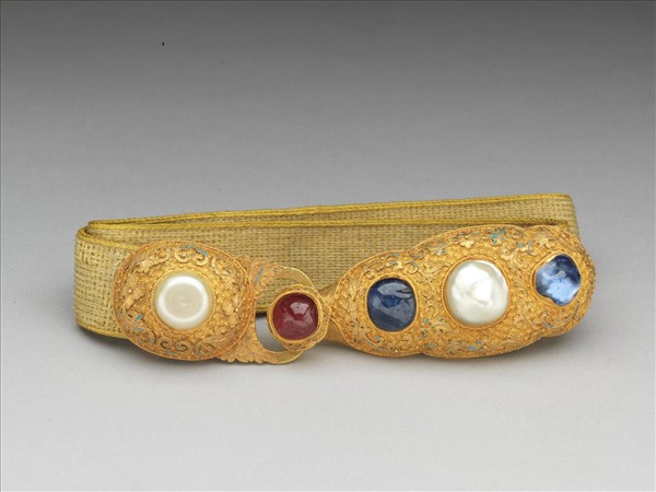 金嵌珠寶帶扣涼帶