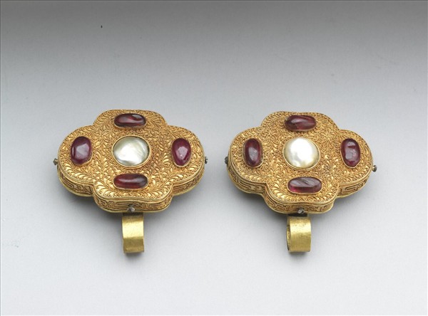 纍絲鑲紅料石帶板