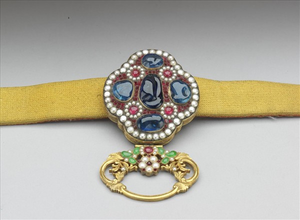 鑲珠石花卉帶頭腰帶