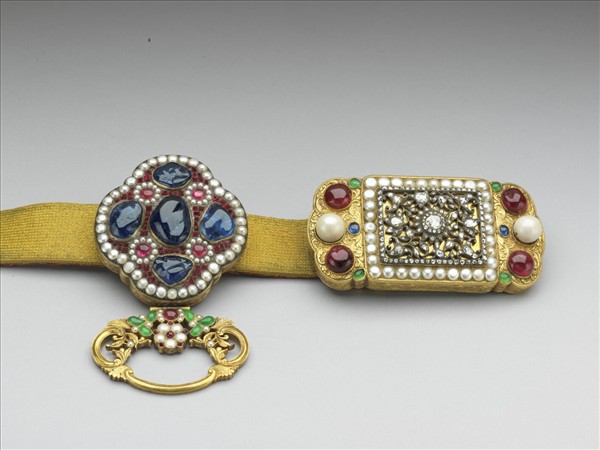 鑲珠石花卉帶頭腰帶