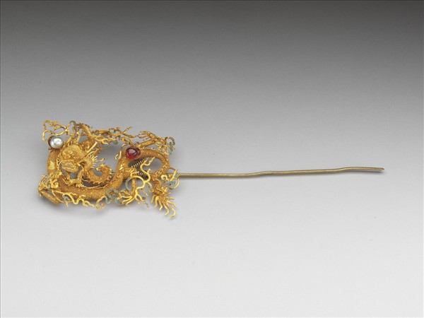 金纍絲嵌寶石行龍簪