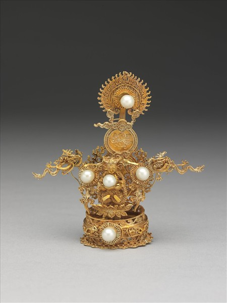 夏朝冠冠前金佛