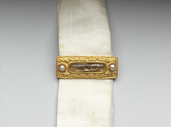 金鑲黃碧璽吉服帶