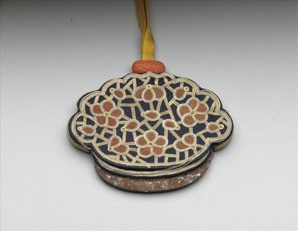 金鑲黃碧璽吉服帶