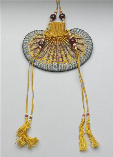 金鑲黃碧璽吉服帶