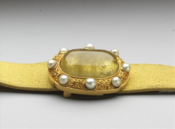 金鑲黃碧璽吉服帶