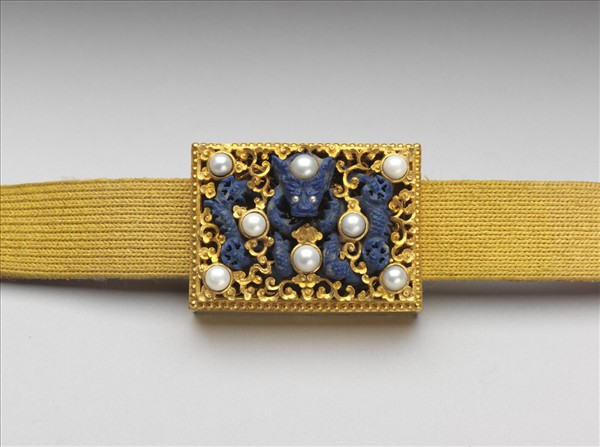 金嵌青金石龍紋方版朝帶