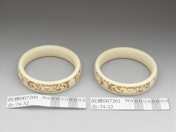 雕象牙貼金四季花卉鐲