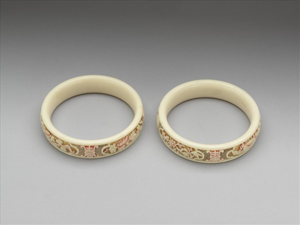 雕象牙貼金四季花卉鐲