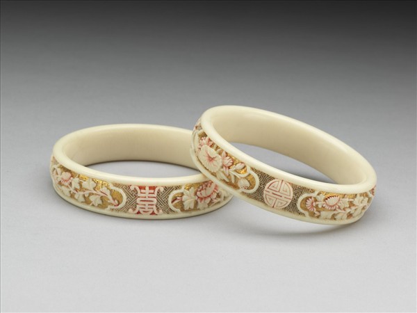 雕象牙貼金四季花卉鐲