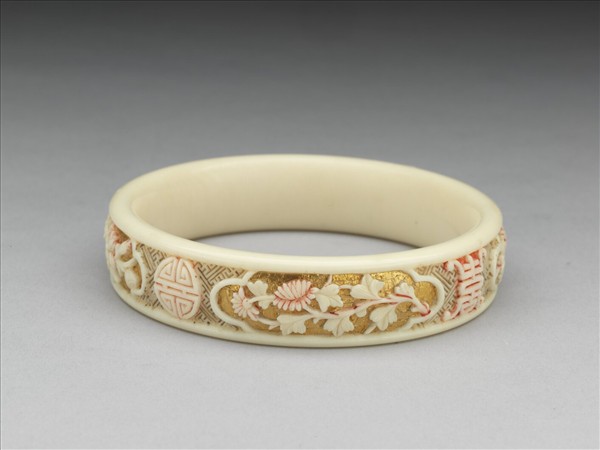 雕象牙貼金四季花卉鐲