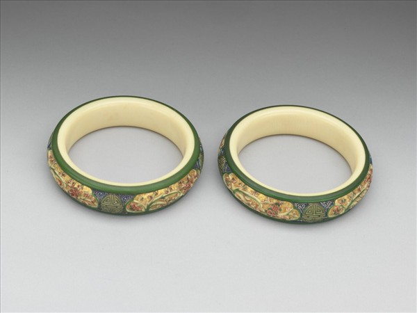 象牙雕梅花團壽手鐲