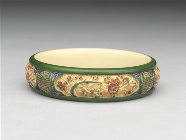 象牙雕梅花團壽手鐲