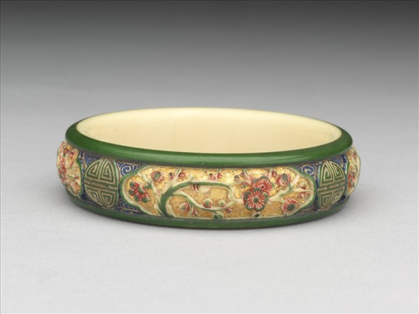 象牙雕梅花團壽手鐲