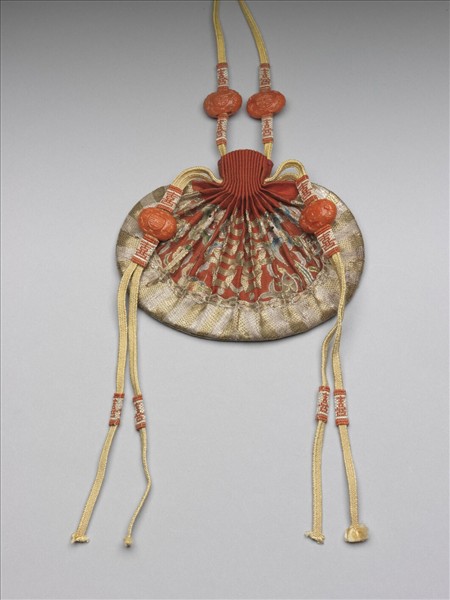 金嵌寶石帶頭朝帶