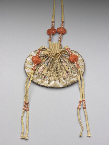 金嵌寶石帶頭朝帶