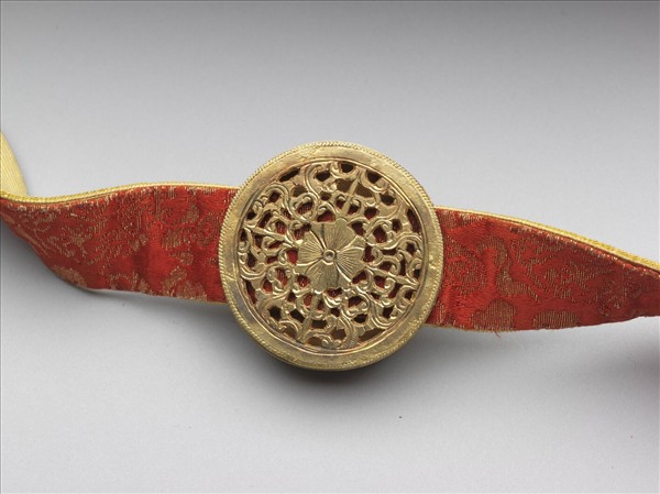 金嵌寶石帶頭朝帶