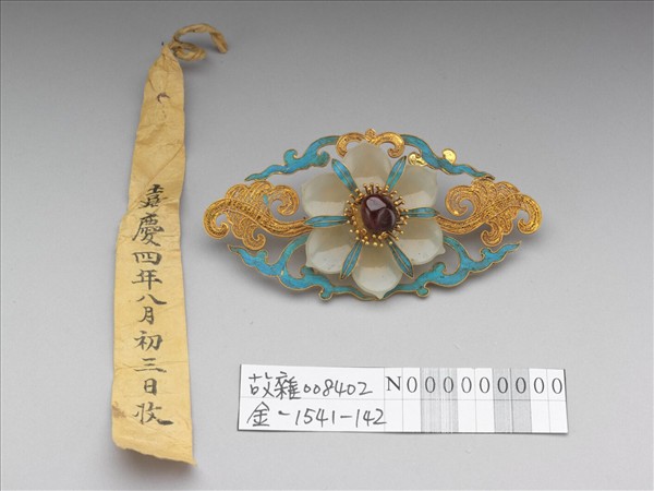 金鑲玉菱花結子