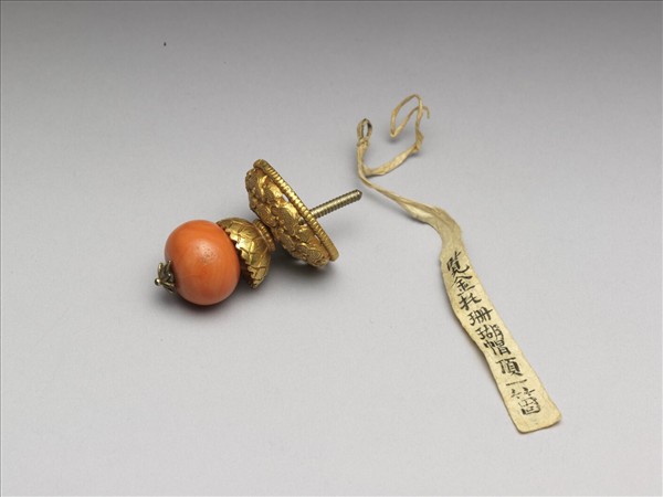 金鑲珊瑚吉服冠頂