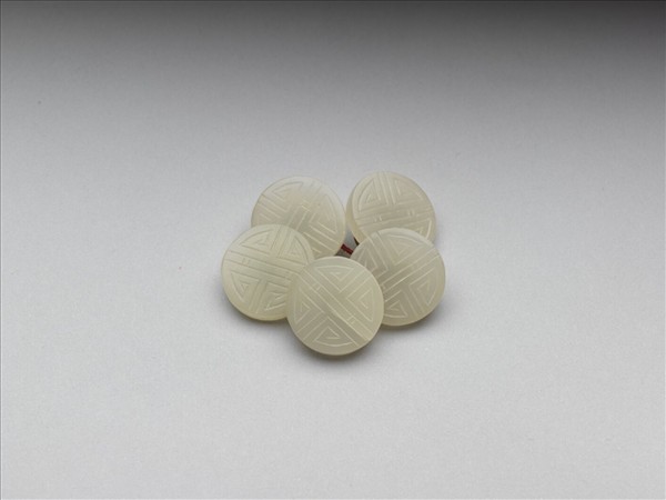 玉鈕扣（五枚）