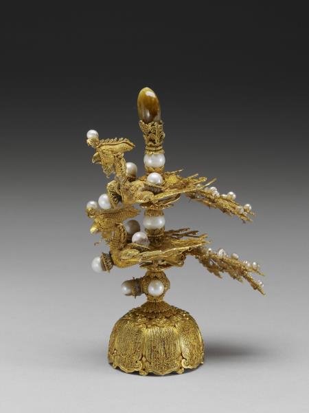 金鑲東珠貓睛石嬪妃朝冠頂