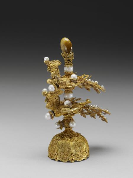 金鑲東珠貓睛石嬪妃朝冠頂