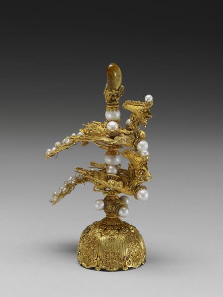 金鑲東珠貓睛石嬪妃朝冠頂