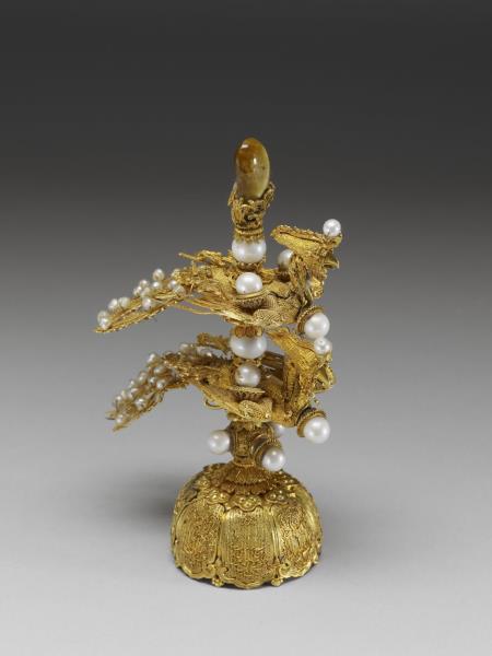 金鑲東珠貓睛石嬪妃朝冠頂