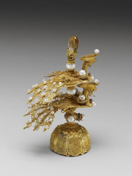 金鑲東珠貓睛石嬪妃朝冠頂