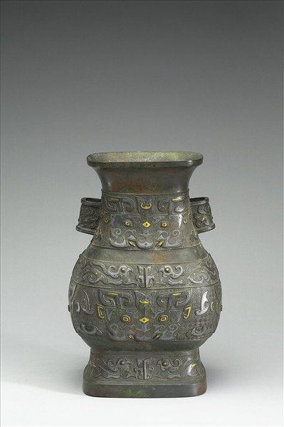 嵌金銀獸面紋貫耳壺