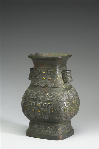 嵌金銀獸面紋貫耳壺