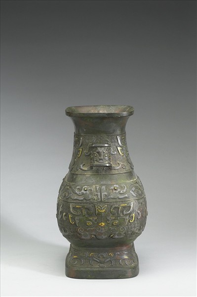 嵌金銀獸面紋貫耳壺