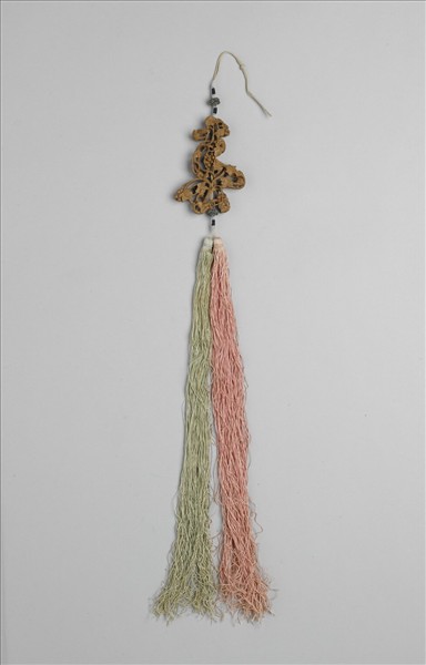 檀香木鏤空松鼠葡萄春字佩