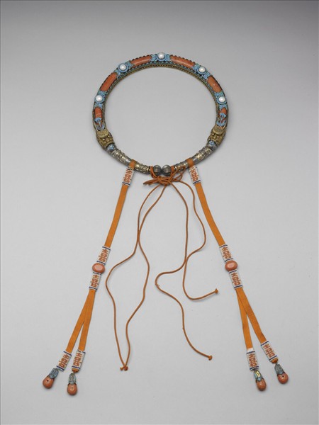 金點翠嵌珊瑚米珠領約