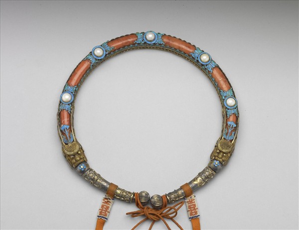 金點翠嵌珊瑚米珠領約