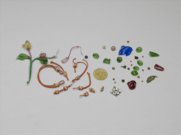 象牙月季花式耳環（一對）