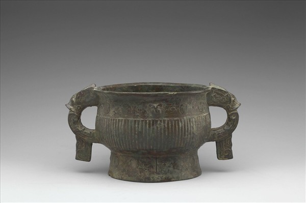 圓渦四瓣花紋簋