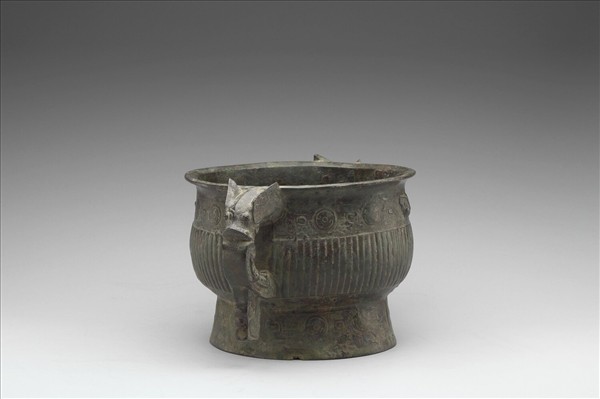 圓渦四瓣花紋簋