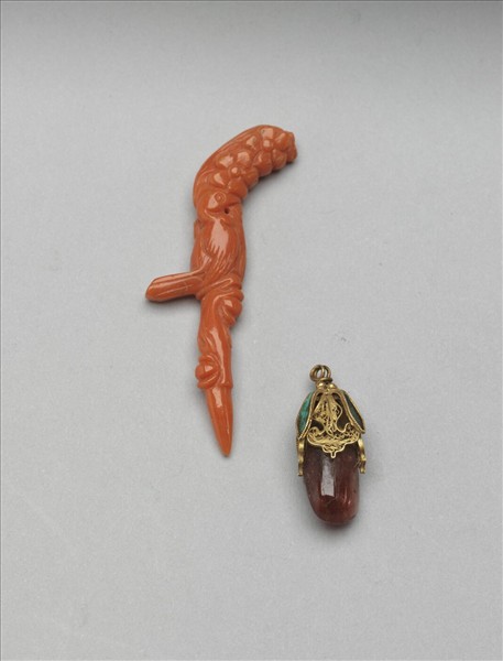 珊瑚花鳥紋簪、纍絲點翠紅色寶石墜