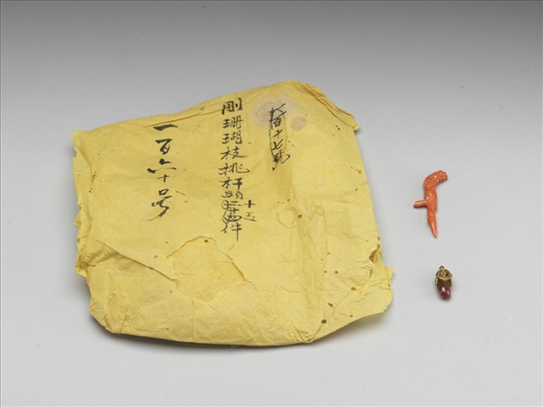 珊瑚花鳥紋簪、纍絲點翠紅色寶石墜