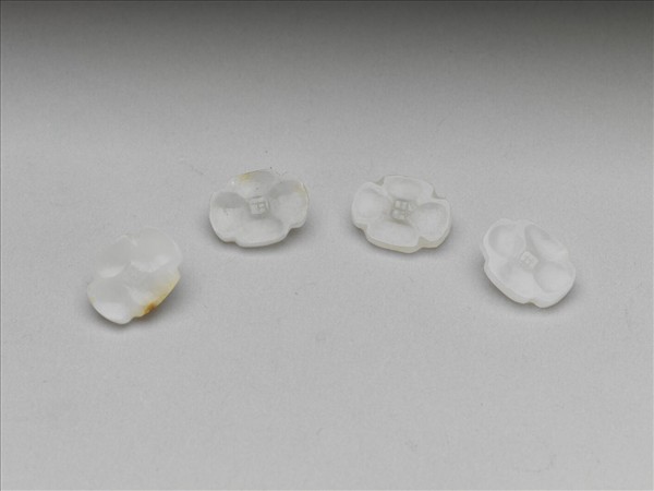 玉花形鈕扣