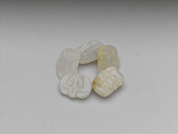 玉鈕扣（五枚）