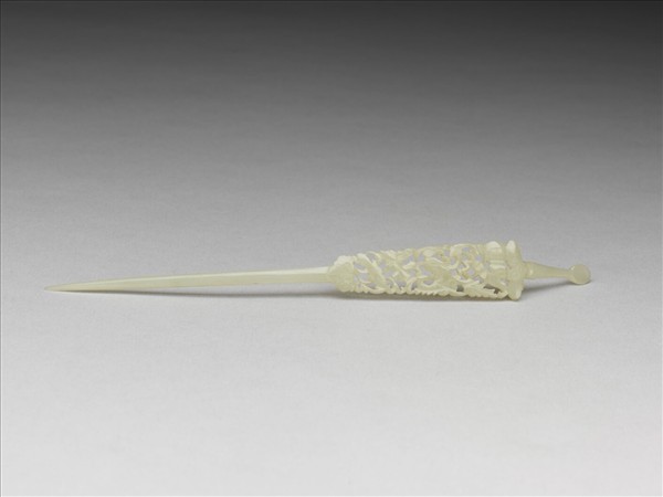 玉鏤空花卉耳挖簪