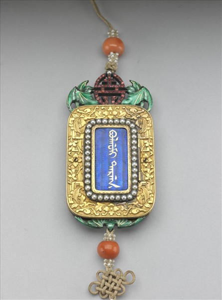 內填琺瑯嵌珠西洋人物齋戒牌